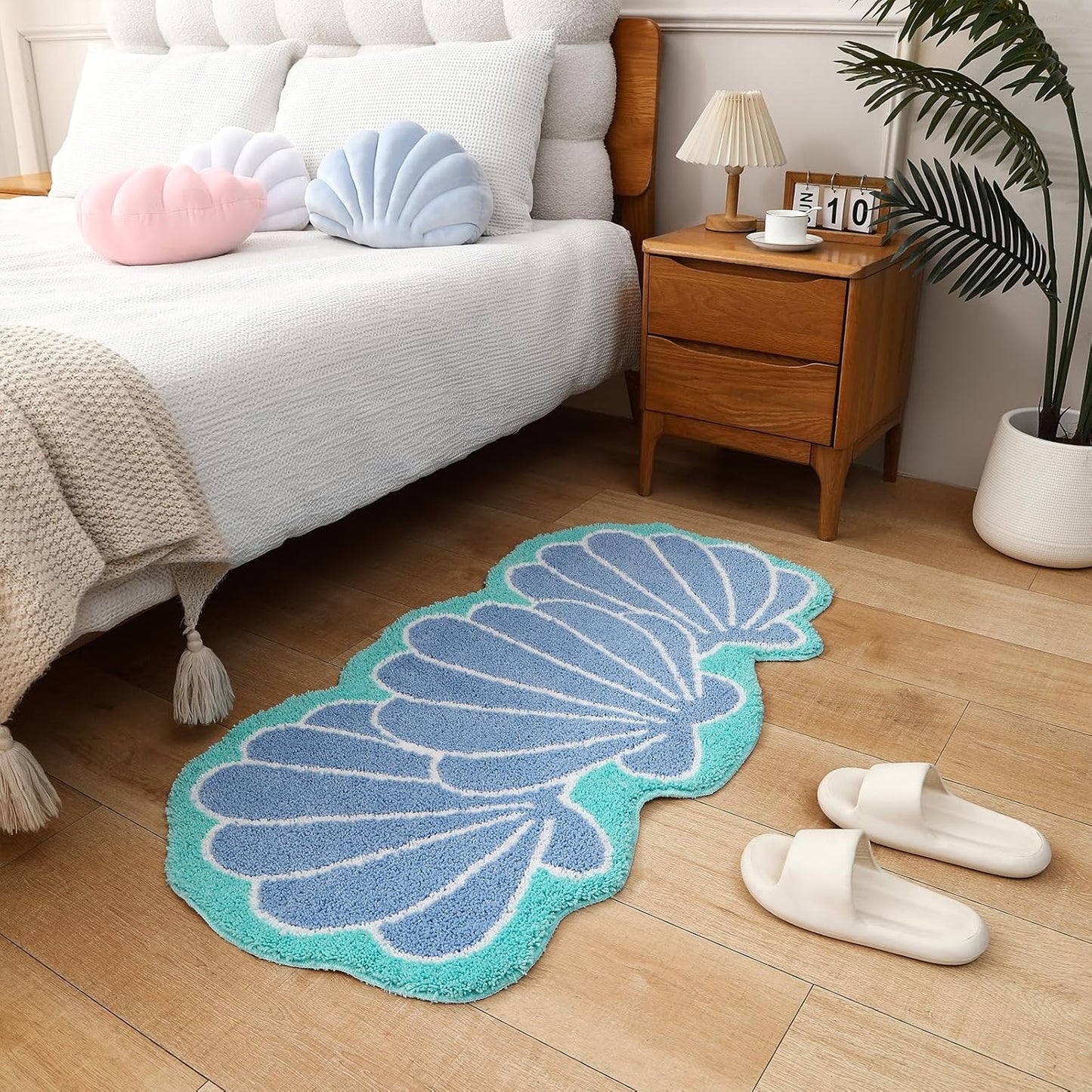 YRXRUS Seashells Bathroom Rug, Bathroom Runner, Blue Bath Rugs, Ocean Decor Shell Bath Mat Gifts, Cute Seashell Shaped Rugs for Sea Room Decor, Machine Washable & Non-Slip Mat, 45x23 Inch